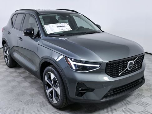 New 2026 Volvo XC40 B5 Plus w/ Protection Package Premier AWD/4WD image 25