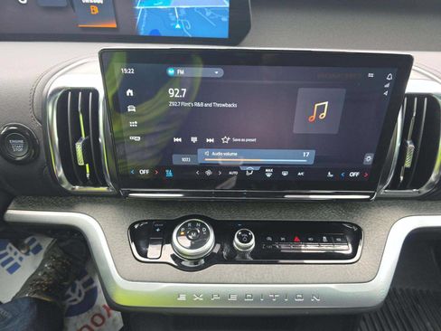 Used 2025 Ford Expedition Tremor AWD/4WD image 9
