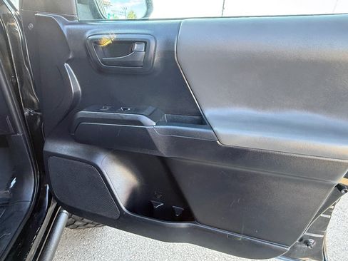 Used 2018 Toyota Tacoma SR AWD/4WD image 19