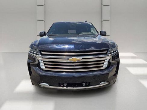 Used 2023 Chevrolet Suburban High Country w/ Advanced Technology Package AWD/4WD image 2