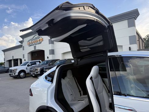 Used 2019 Tesla Model X 75D AWD/4WD image 19