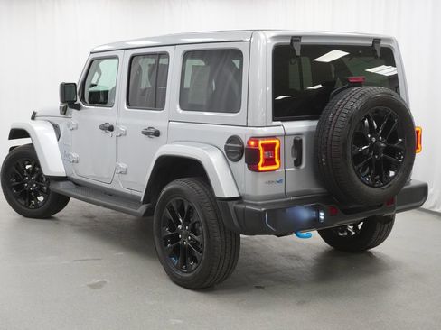 Used 2023 Jeep Wrangler Unlimited Sahara w/ Cold Weather Group image 14