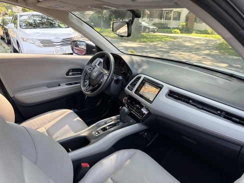 Used 2018 Honda HR-V EX-L image 12