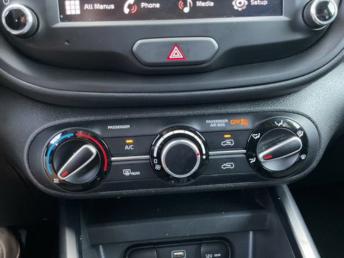 Used 2025 Kia Soul LX w/ LX Technology Package FWD image 18
