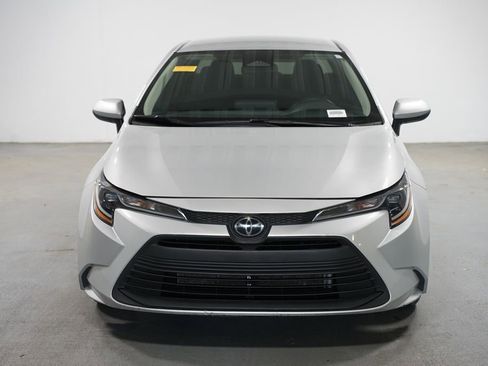 Used 2024 Toyota Corolla LE image 2