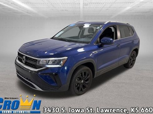 Used 2023 Volkswagen Taos SE w/ Panoramic Sunroof Package FWD image 1