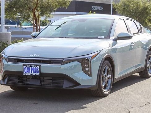 New 2025 Kia K4 LXS image 3