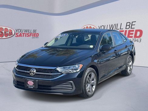Used 2023 Volkswagen Jetta SE w/ Panoramic Sunroof Package FWD image 4