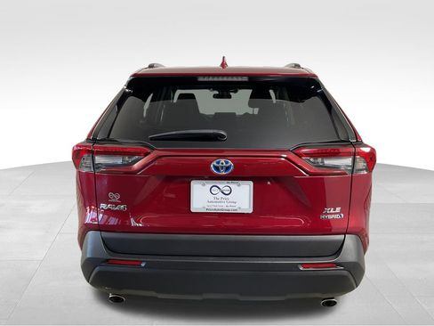 Used 2019 Toyota RAV4 XLE w/ Carpet Mat Package AWD/4WD image 8