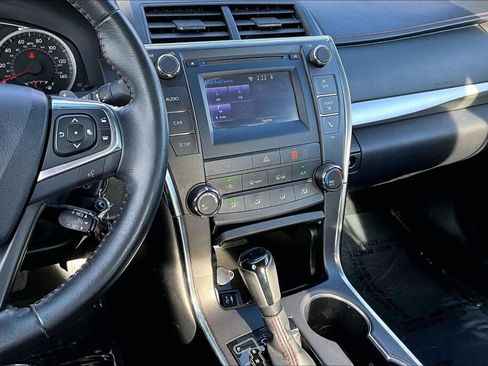 Used 2016 Toyota Camry image 8