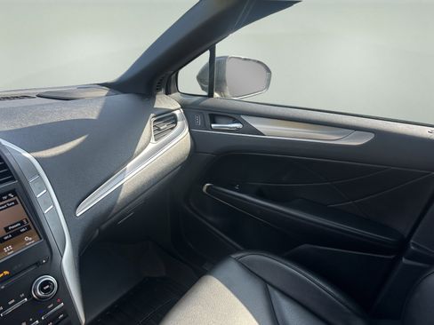 Used 2019 Lincoln MKC Premiere AWD/4WD image 16