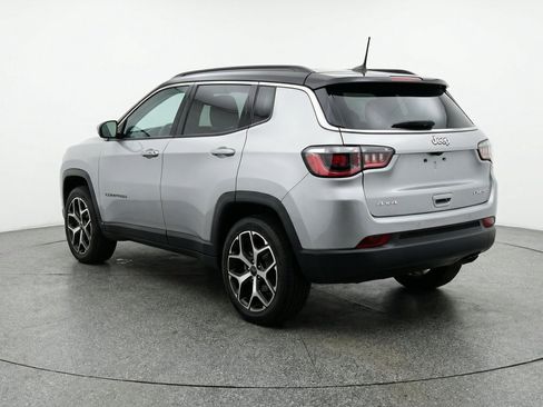 Used 2025 Jeep Compass Limited AWD/4WD image 6