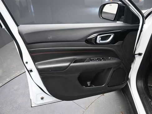 Used 2025 Jeep Compass Trailhawk image 16