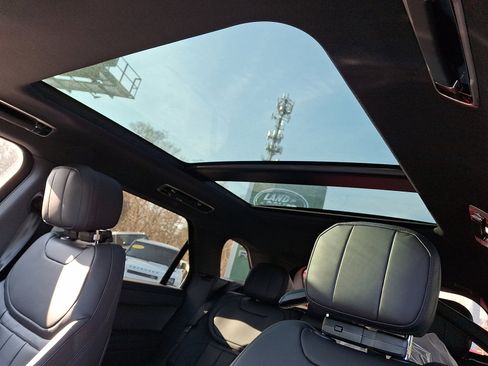 New 2026 Land Rover Range Rover Sport SE image 11