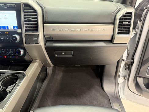 Used 2021 Ford F350 Platinum w/ Tremor Off-Road Package image 27
