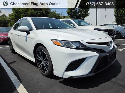 Used 2018 Toyota Camry SE w/ Moonroof Package FWD image 3