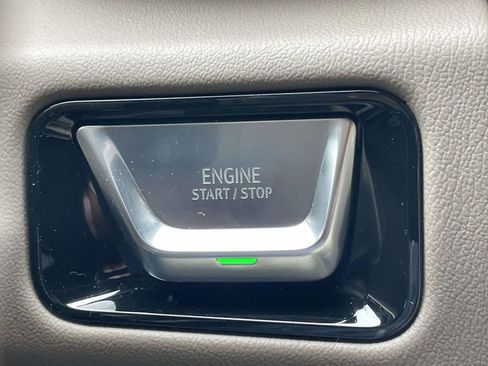 Used 2025 GMC Yukon Denali w/ Denali Reserve Package RWD image 25