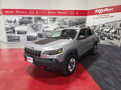 Used 2019 Jeep Cherokee Trailhawk AWD/4WD image 8