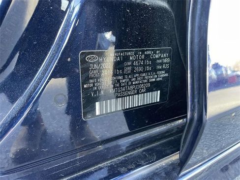 Used 2023 Genesis G70 2.0T image 30