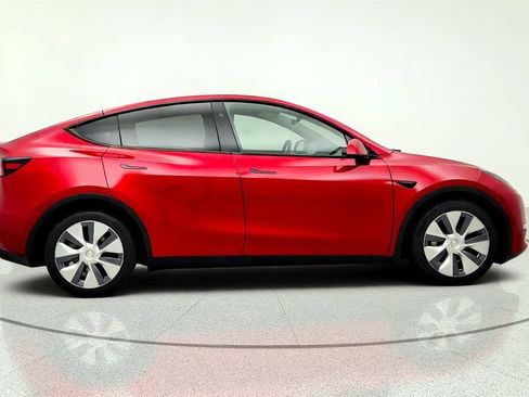 Used 2024 Tesla Model Y Long Range AWD/4WD image 4