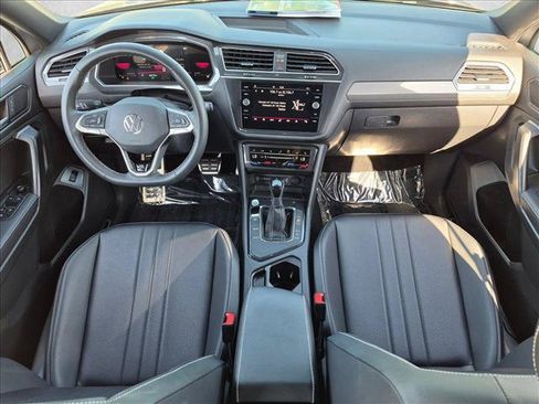 Used 2023 Volkswagen Tiguan SE R-Line FWD image 16