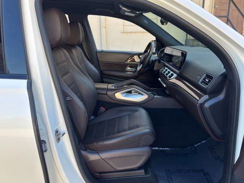 Used 2022 Mercedes-Benz GLS 580 4MATIC image 16