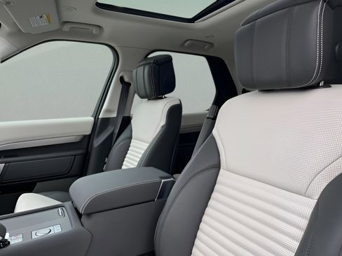 Certified 2025 Land Rover Discovery Dynamic SE image 34