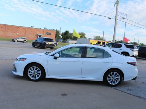 Used 2024 Toyota Camry LE image 9