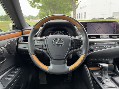 Used 2020 Lexus ES 350 w/ Accessory Package 2 FWD image 18