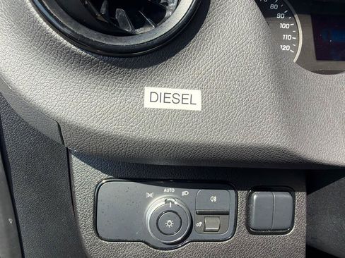 Used 2022 Mercedes-Benz Sprinter 2500 image 29