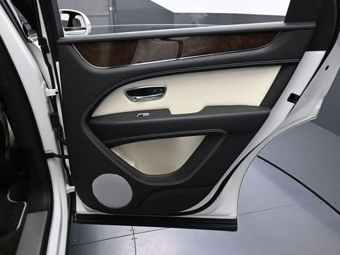 Certified 2023 Bentley Bentayga V6 image 26