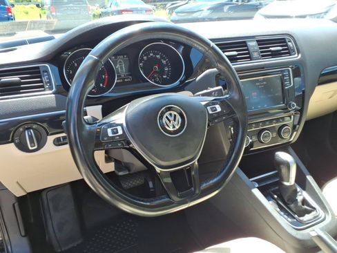 Used 2017 Volkswagen Jetta SEL FWD image 6