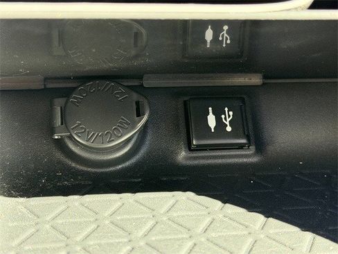 Used 2019 Toyota RAV4 XLE image 21