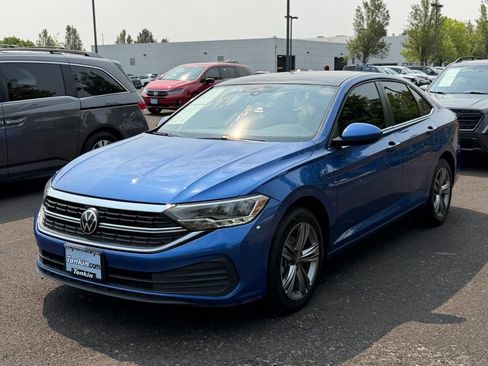 Used 2024 Volkswagen Jetta SE FWD image 4