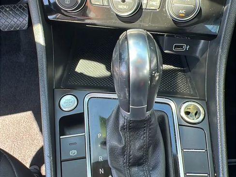 Used 2019 Volkswagen Jetta SE w/ Cold Weather Package FWD image 26