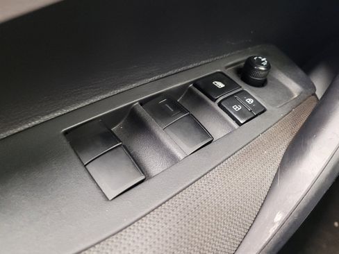 Used 2021 Toyota Corolla LE FWD image 27