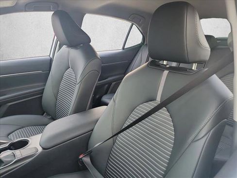 Used 2024 Toyota Camry SE image 13