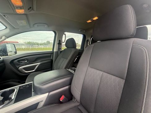 Used 2018 Nissan Titan SV w/ SV Convenience Package AWD/4WD image 13