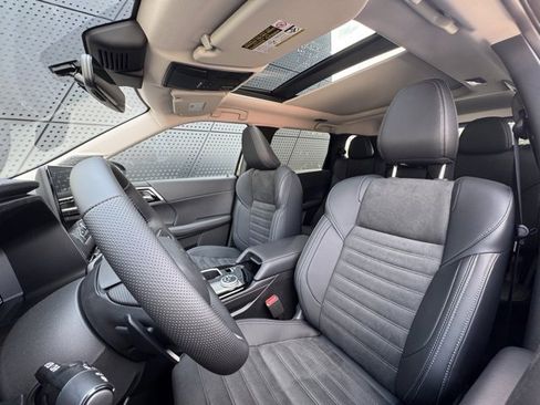 New 2025 Mitsubishi Outlander SE image 18