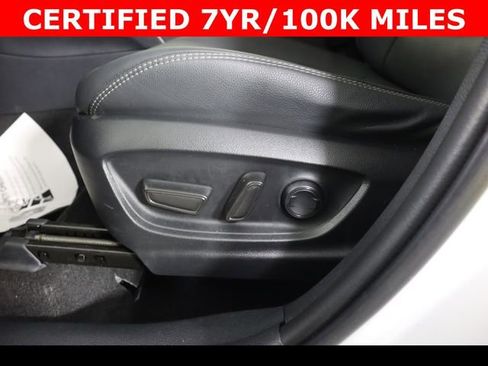 Used 2022 Toyota Corolla Cross XLE w/ Convenience Package image 20