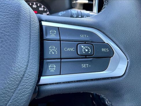 Used 2025 Jeep Compass Limited AWD/4WD image 18