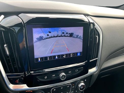 Used 2023 Chevrolet Traverse High Country FWD image 23