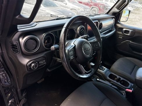 Used 2021 Jeep Gladiator Sport image 10