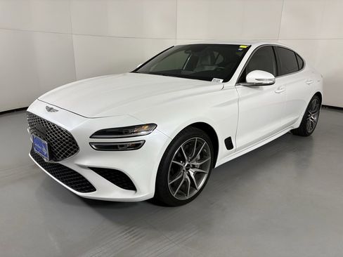 Used 2024 Genesis G70 2.5T image 4