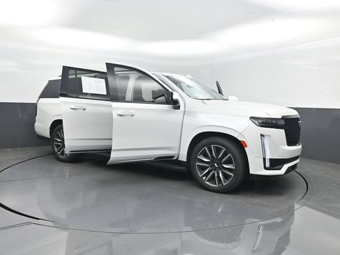 Used 2023 Cadillac Escalade ESV Sport Platinum w/ LPO, ONYX Package AWD/4WD image 32