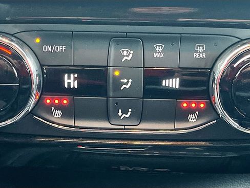 Used 2025 Chevrolet TrailBlazer RS w/ Convenience Package image 20