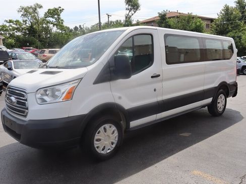 Used 2018 Ford Transit 350 XLT RWD image 3