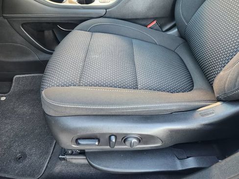 Used 2021 GMC Acadia SLE w/ Driver Convenience Package FWD image 25