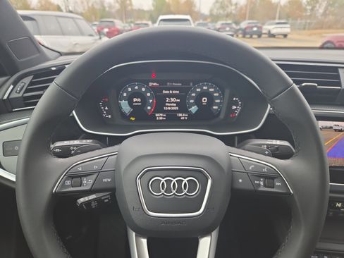 Certified 2025 Audi Q3 2.0T Premium w/ Convenience Package image 10