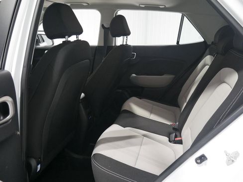 Used 2024 Hyundai Venue SEL image 12